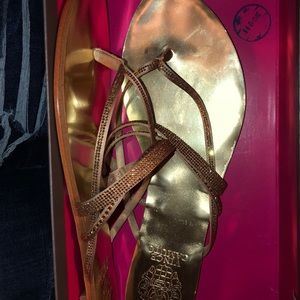 Vince Camuto Flip Flops